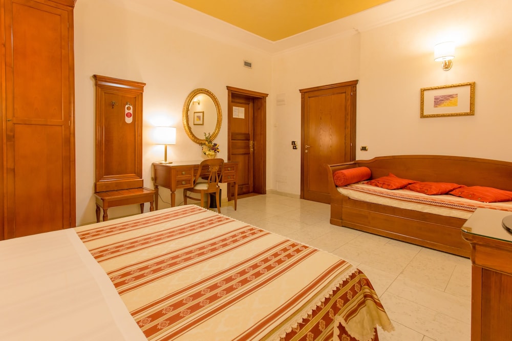 Mariano IV Palace Hotel — Hotel rooms in Oristano, Sardinia