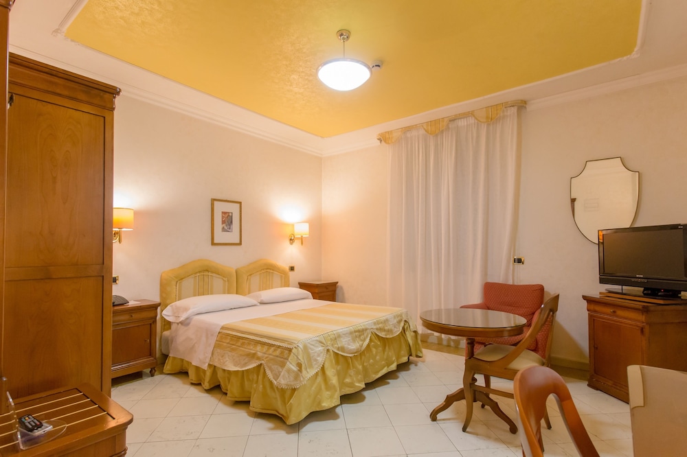 Mariano IV Palace Hotel — Hotel rooms in Oristano, Sardinia