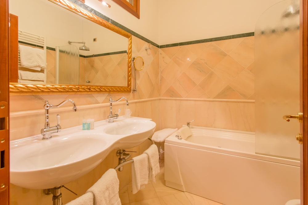 Mariano IV Palace Hotel — Hotel rooms in Oristano, Sardinia
