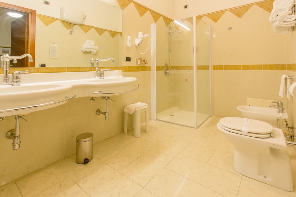 Mariano IV Palace Hotel — Hotel rooms in Oristano, Sardinia
