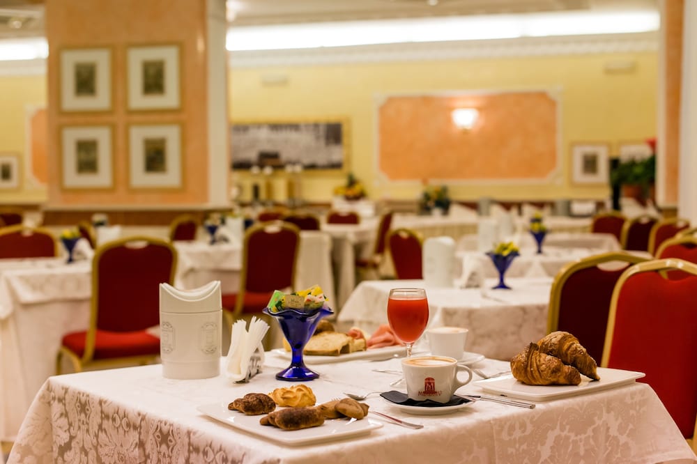 Mariano IV Palace Hotel — Restaurant & bars in Oristano, Sardinia