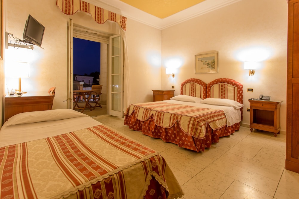 Mariano IV Palace Hotel — Hotel rooms in Oristano, Sardinia
