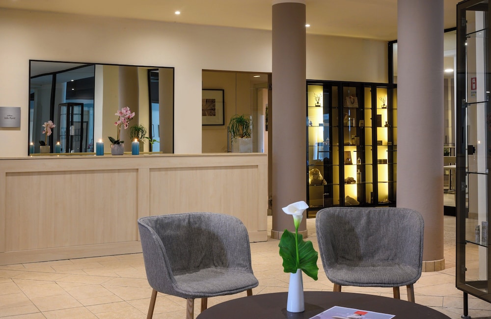 Leonardo Hotel Lago di Garda – Wellness and Spa — Hotel building in Lazise, Veneto