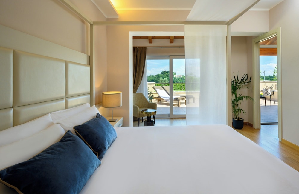 Leonardo Hotel Lago di Garda – Wellness and Spa — Hotel rooms in Lazise, Veneto