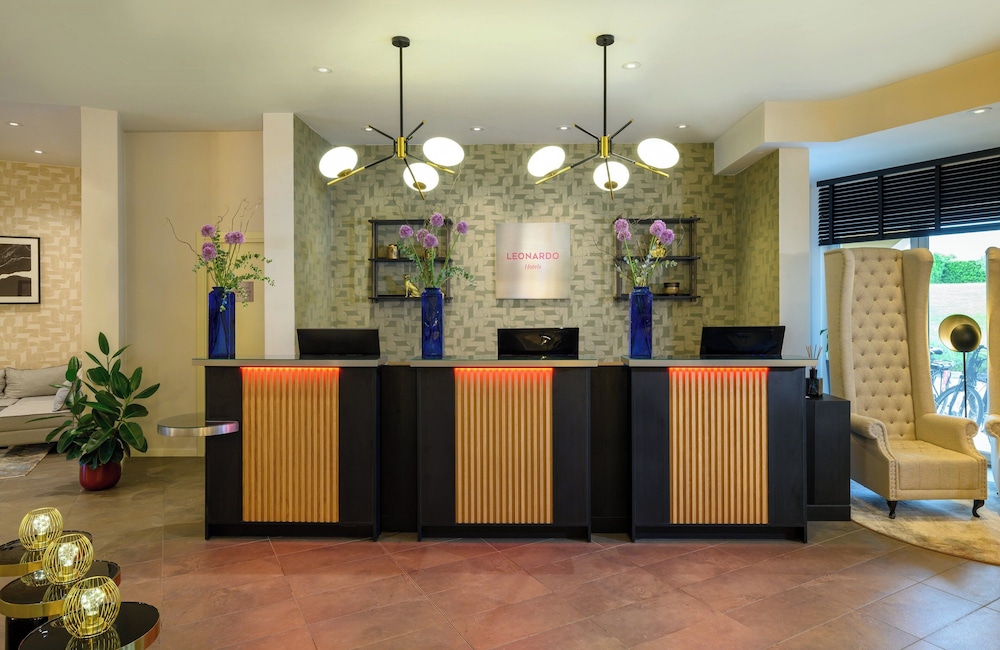 Leonardo Hotel Lago di Garda – Wellness and Spa — Hotel building in Lazise, Veneto
