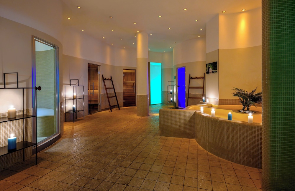 Leonardo Hotel Lago di Garda – Wellness and Spa — Spa in Lazise, Veneto
