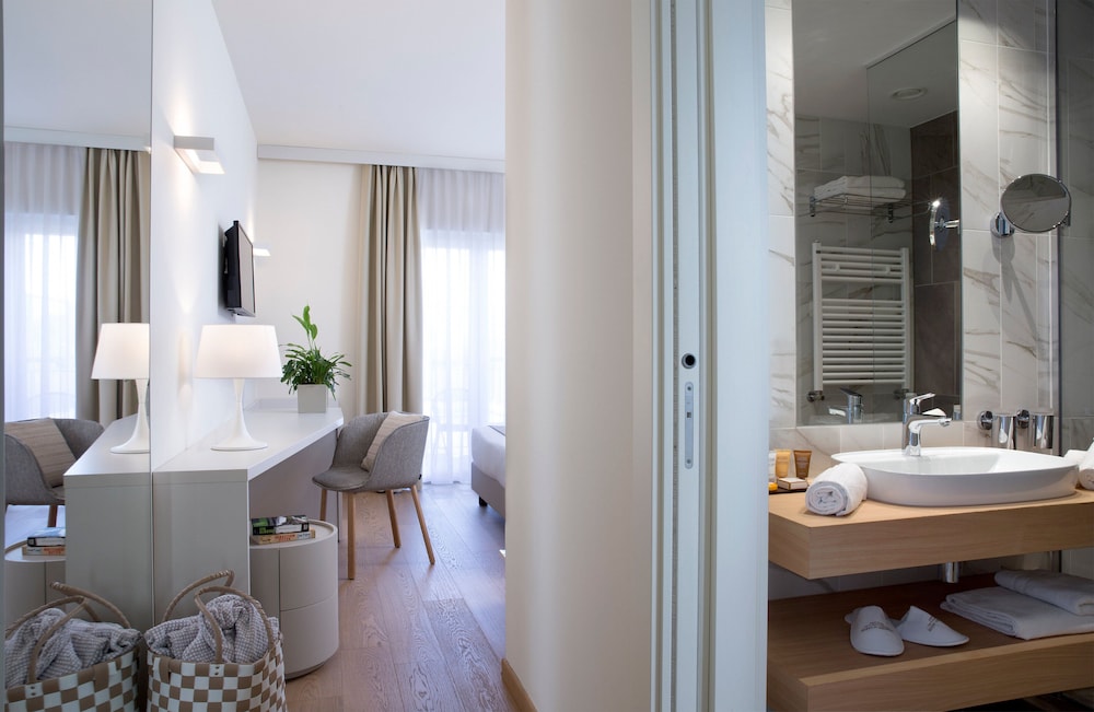 Leonardo Hotel Lago di Garda – Wellness and Spa — Hotel rooms in Lazise, Veneto