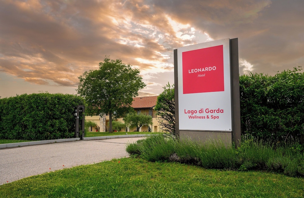Leonardo Hotel Lago di Garda – Wellness and Spa — Hotel building in Lazise, Veneto