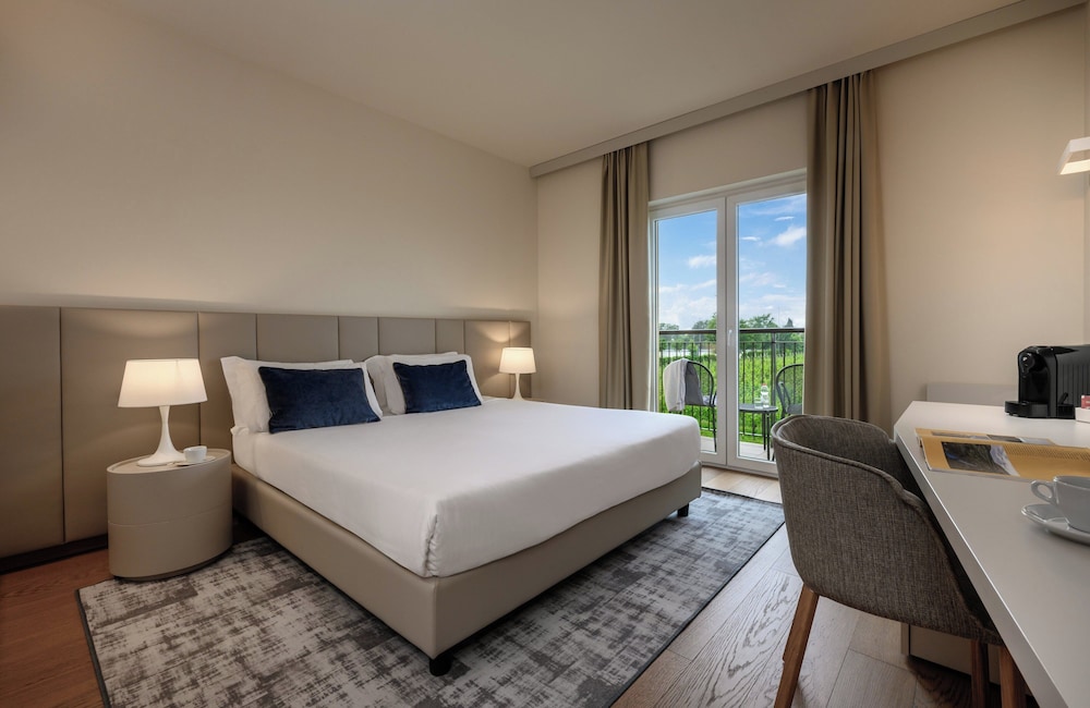 Leonardo Hotel Lago di Garda – Wellness and Spa — Hotel rooms in Lazise, Veneto