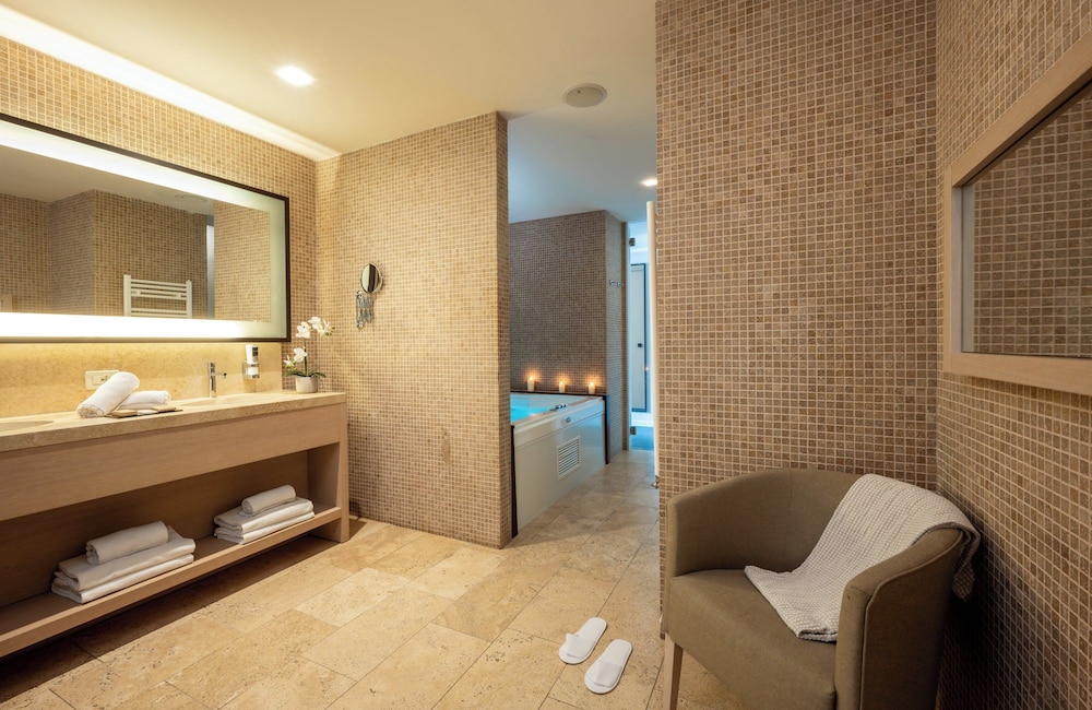 Leonardo Hotel Lago di Garda – Wellness and Spa — Spa in Lazise, Veneto