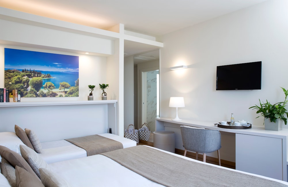 Leonardo Hotel Lago di Garda – Wellness and Spa — Hotel rooms in Lazise, Veneto
