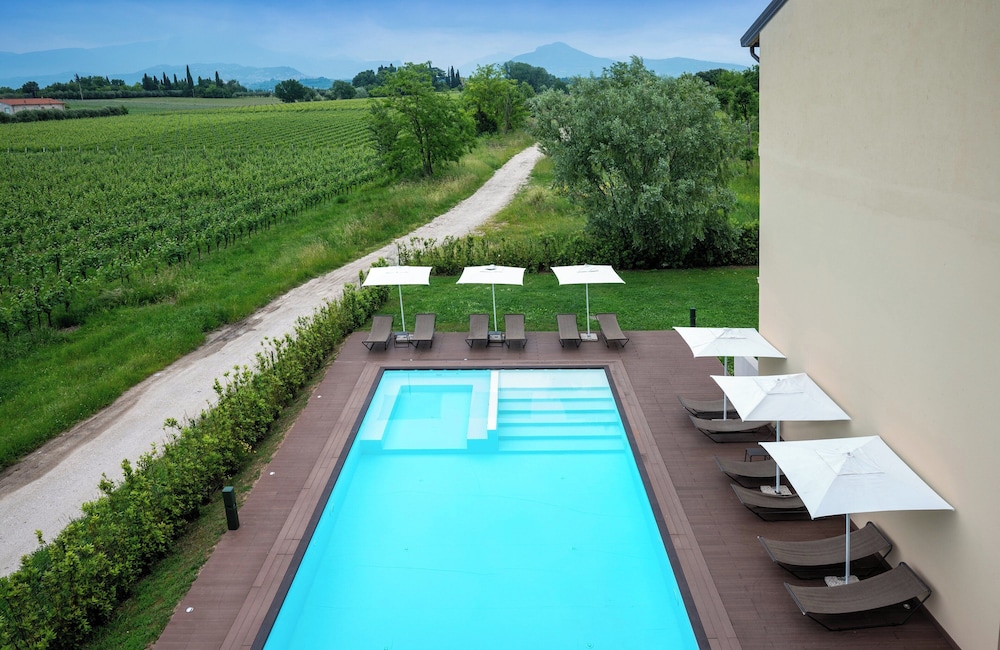 Leonardo Hotel Lago di Garda – Wellness and Spa — Swimming pool in Lazise, Veneto