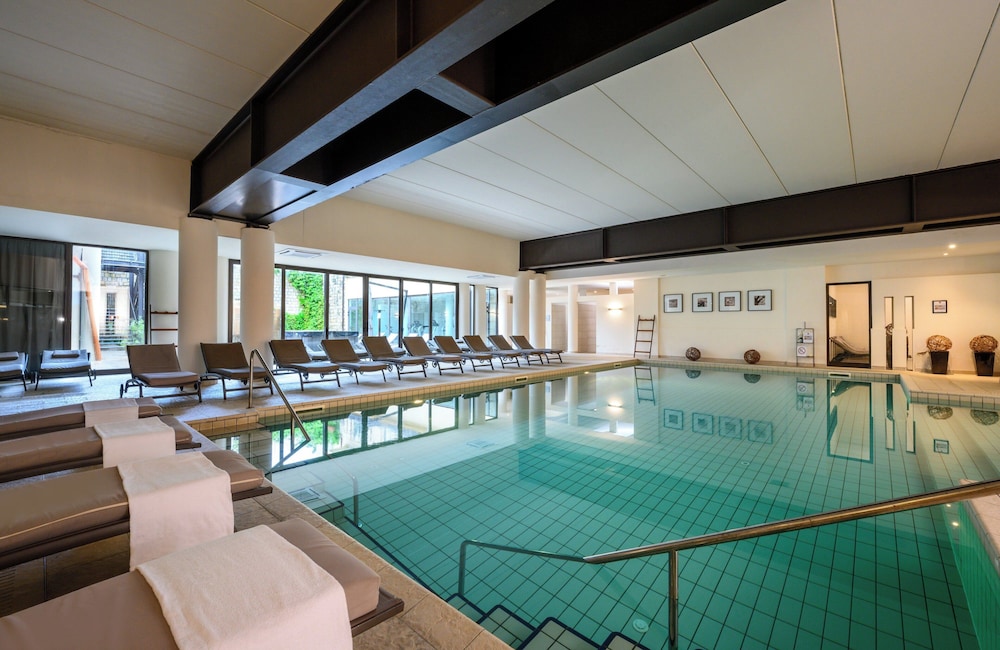 Leonardo Hotel Lago di Garda – Wellness and Spa — Swimming pool in Lazise, Veneto