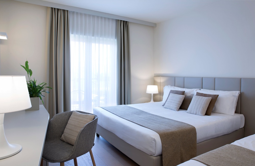 Leonardo Hotel Lago di Garda – Wellness and Spa — Hotel rooms in Lazise, Veneto