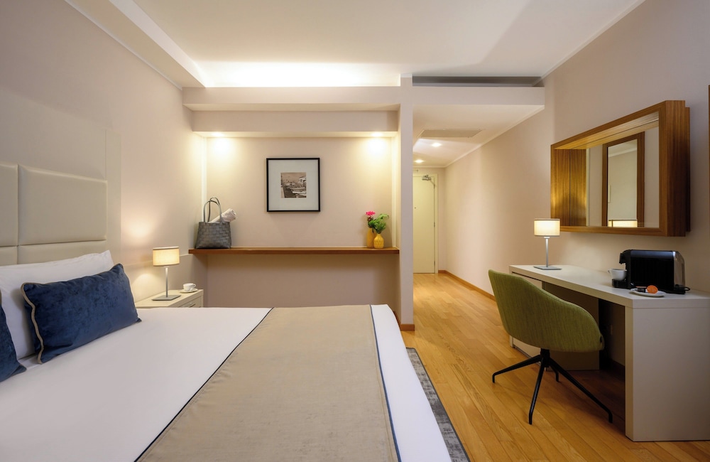 Leonardo Hotel Lago di Garda – Wellness and Spa — Hotel rooms in Lazise, Veneto