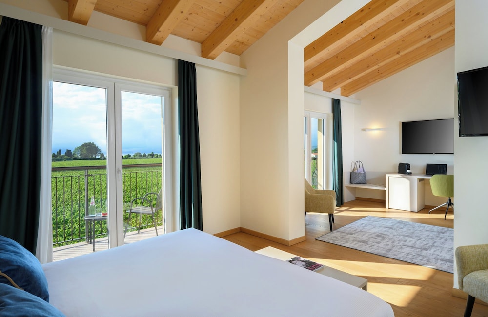 Leonardo Hotel Lago di Garda – Wellness and Spa — Hotel rooms in Lazise, Veneto