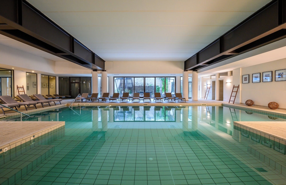 Leonardo Hotel Lago di Garda – Wellness and Spa — Swimming pool in Lazise, Veneto