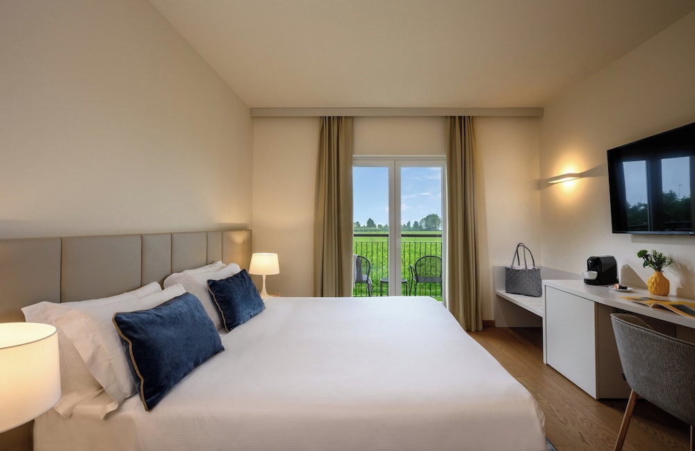 Leonardo Hotel Lago di Garda – Wellness and Spa — Hotel rooms in Lazise, Veneto