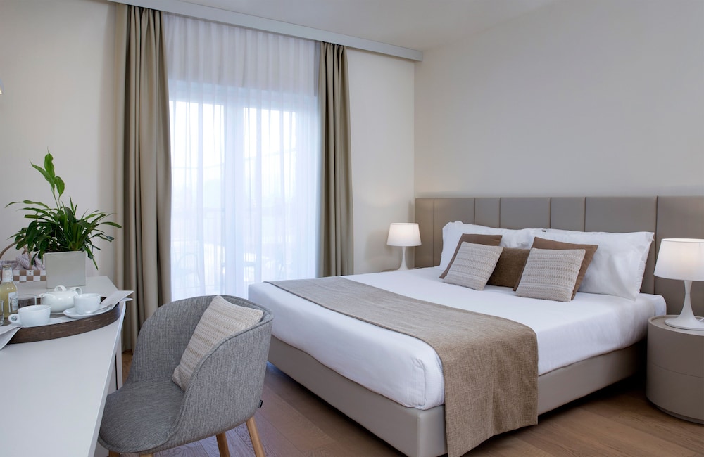 Leonardo Hotel Lago di Garda – Wellness and Spa — Hotel rooms in Lazise, Veneto
