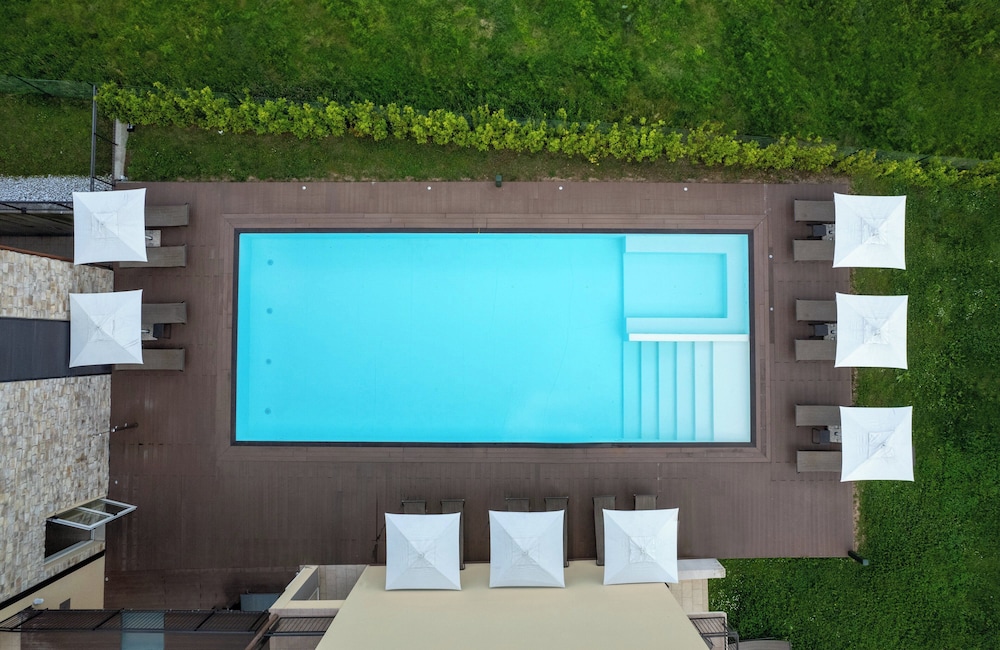Leonardo Hotel Lago di Garda – Wellness and Spa — Swimming pool in Lazise, Veneto
