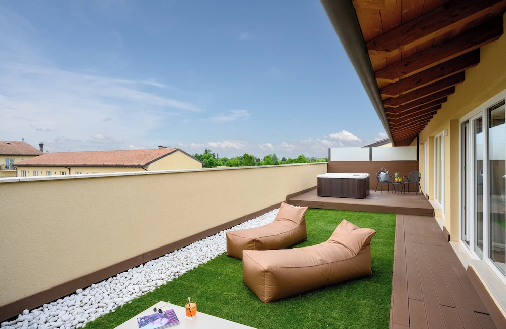 Leonardo Hotel Lago di Garda – Wellness and Spa — Spa in Lazise, Veneto