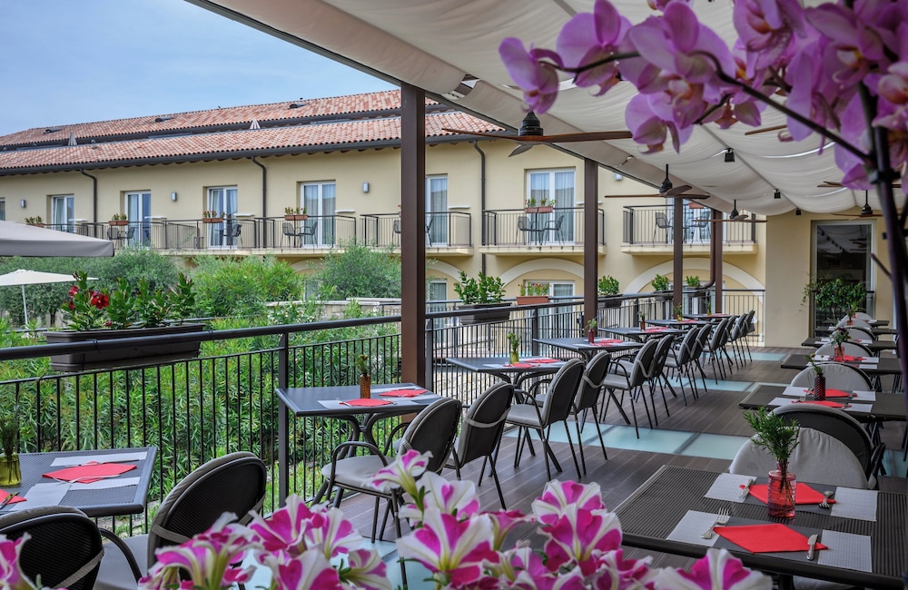 Leonardo Hotel Lago di Garda – Wellness and Spa — Restaurant & bars in Lazise, Veneto