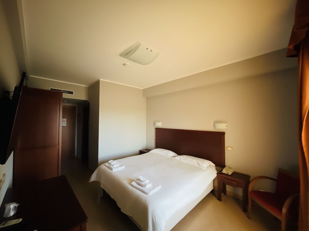 Città Della Notte — Hotel rooms in Melilli, Sicily