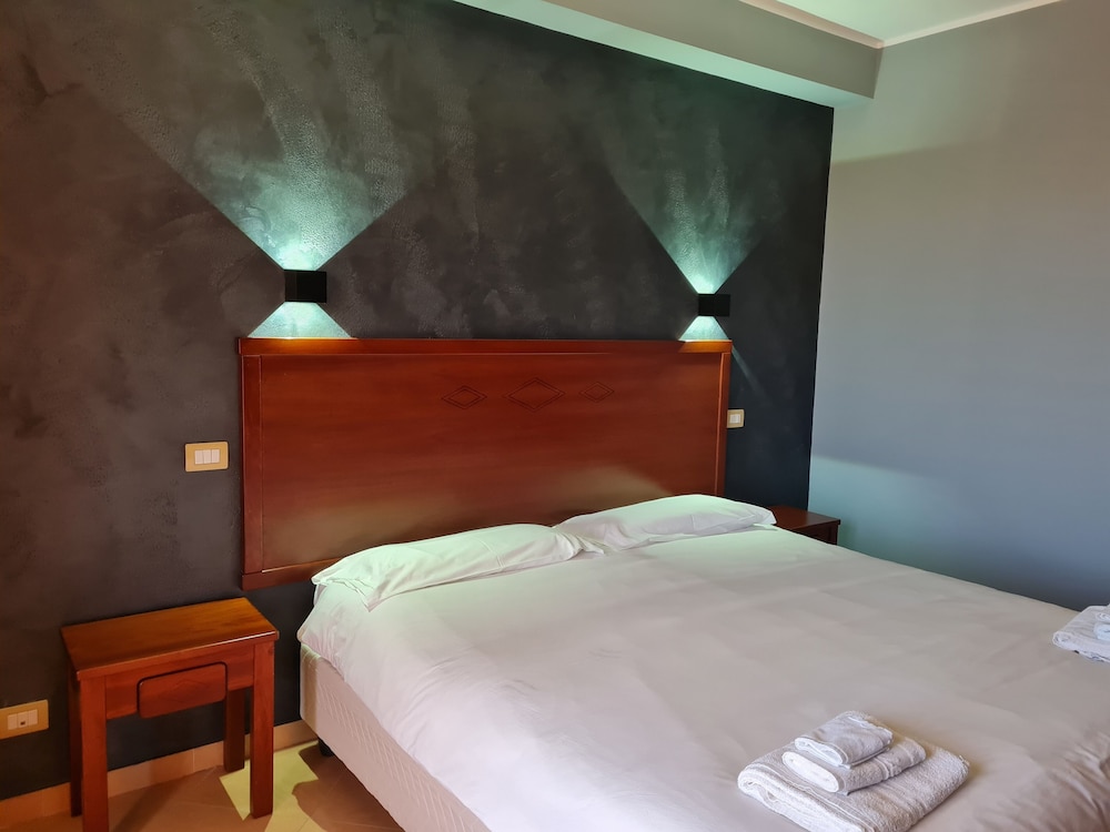 Città Della Notte — Hotel rooms in Melilli, Sicily