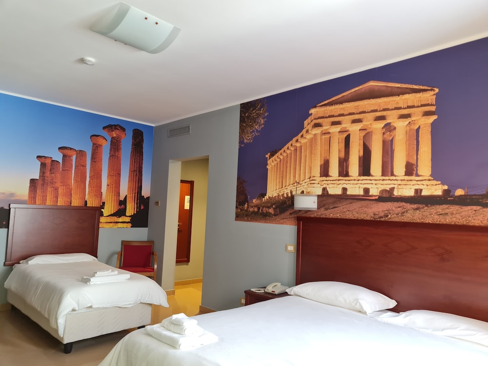 Città Della Notte — Hotel rooms in Melilli, Sicily