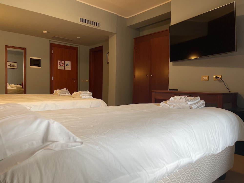 Città Della Notte — Hotel rooms in Melilli, Sicily