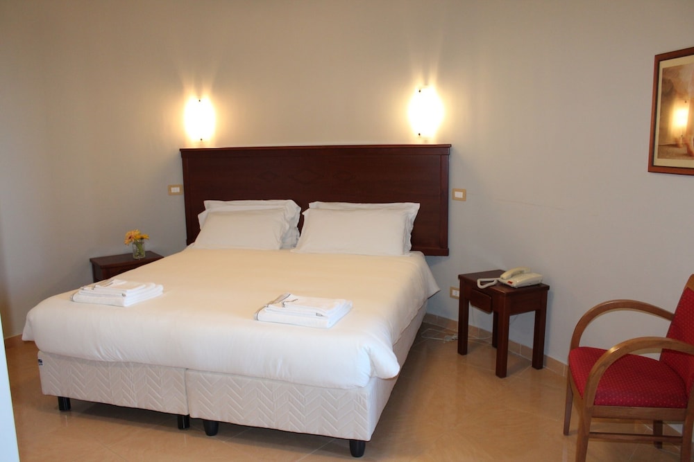 Città Della Notte — Hotel rooms in Melilli, Sicily