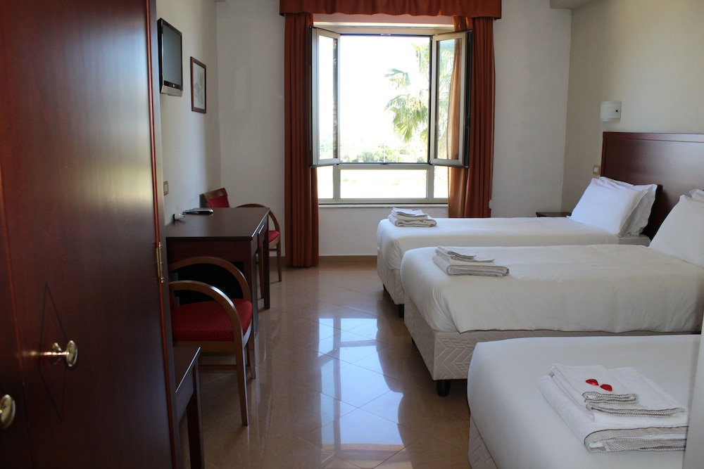 Città Della Notte — Hotel rooms in Melilli, Sicily