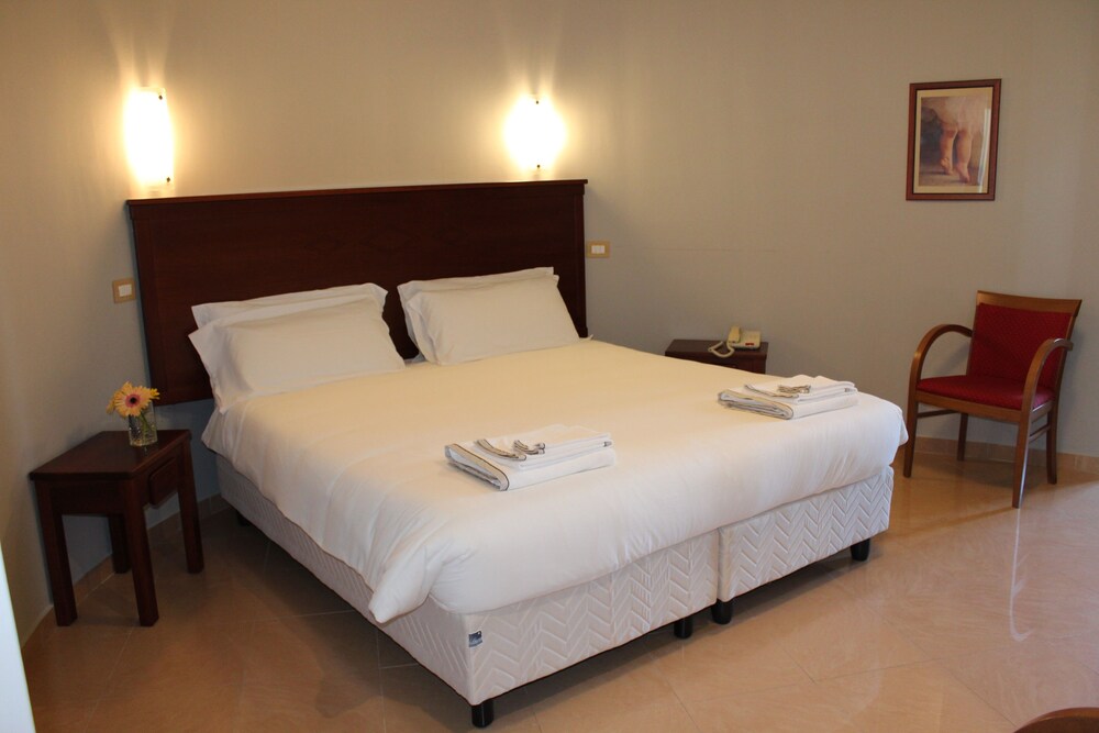 Città Della Notte — Hotel rooms in Melilli, Sicily