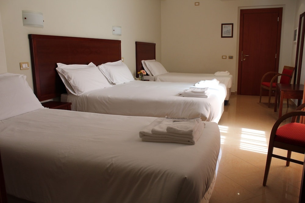 Città Della Notte — Hotel rooms in Melilli, Sicily