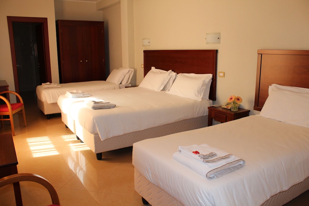 Città Della Notte — Hotel rooms in Melilli, Sicily