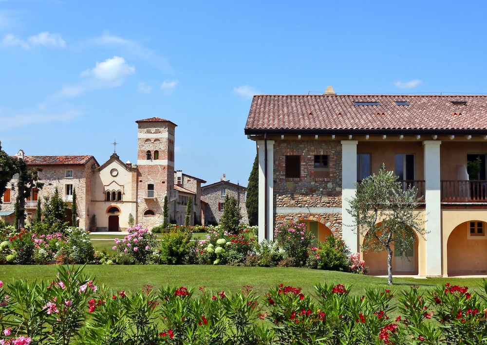 Garda Hotel San Vigilio Golf — Hotel building in Pozzolengo, Lombardy