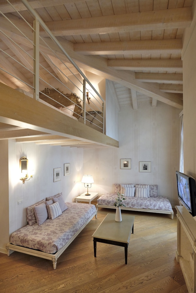 Garda Hotel San Vigilio Golf — Hotel rooms in Pozzolengo, Lombardy