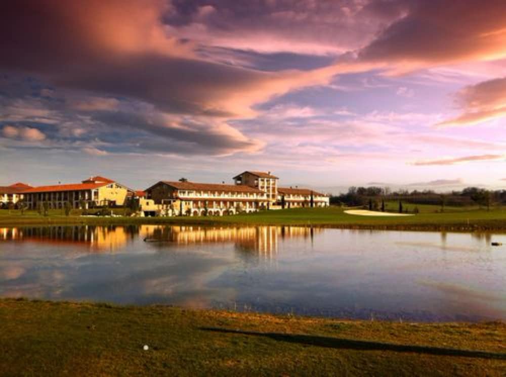 Garda Hotel San Vigilio Golf — Hotel building in Pozzolengo, Lombardy