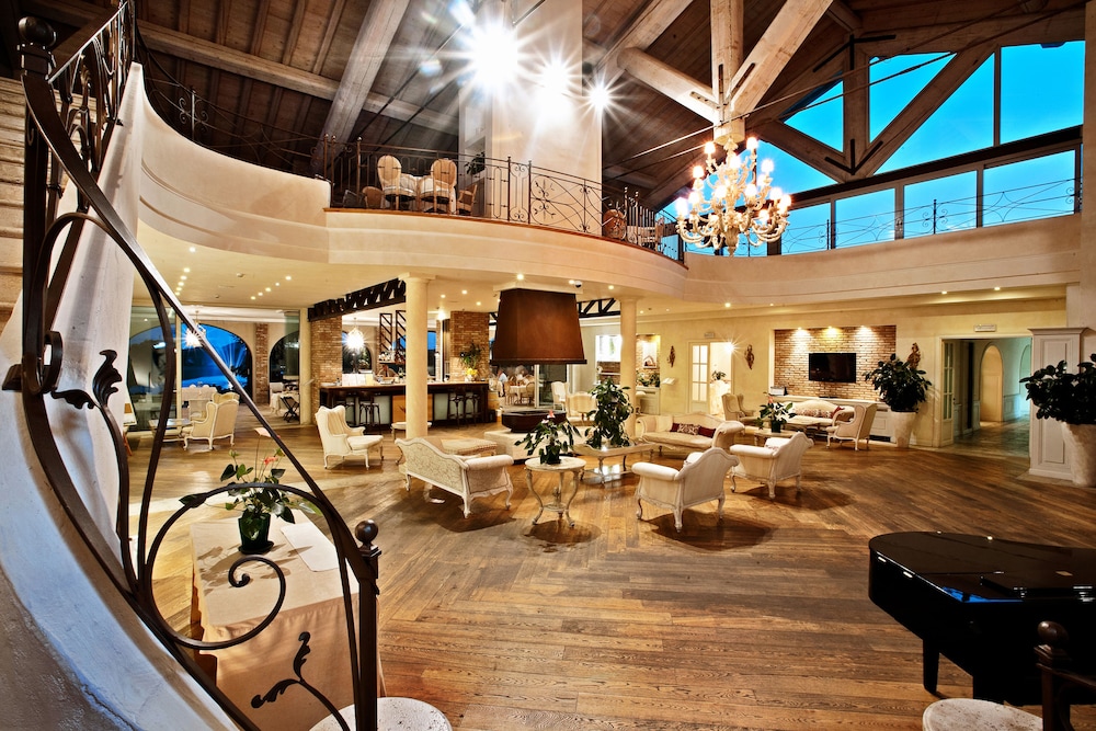 Garda Hotel San Vigilio Golf — Restaurant & bars in Pozzolengo, Lombardy