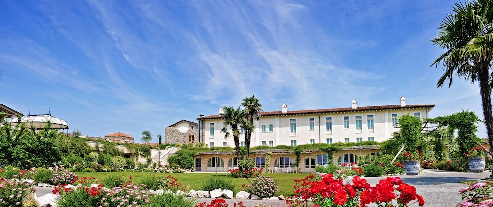 Garda Hotel San Vigilio Golf — Hotel building in Pozzolengo, Lombardy