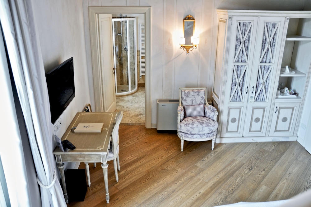 Garda Hotel San Vigilio Golf — Hotel rooms in Pozzolengo, Lombardy