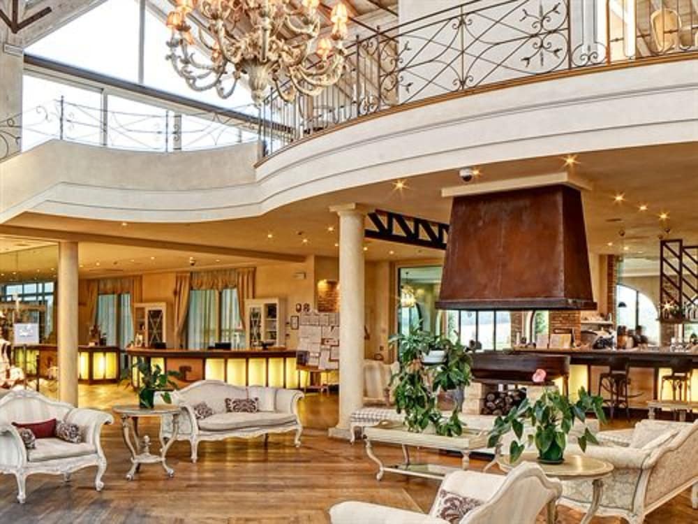 Garda Hotel San Vigilio Golf — Hotel building in Pozzolengo, Lombardy