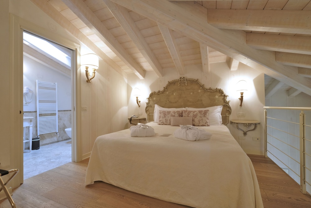 Garda Hotel San Vigilio Golf — Hotel rooms in Pozzolengo, Lombardy