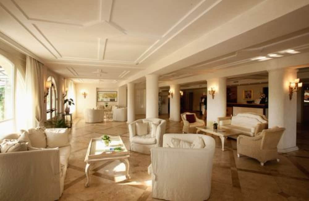 Garda Hotel San Vigilio Golf — Hotel building in Pozzolengo, Lombardy