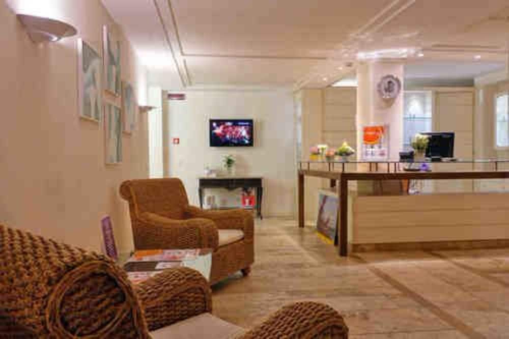 Garda Hotel San Vigilio Golf — Hotel building in Pozzolengo, Lombardy