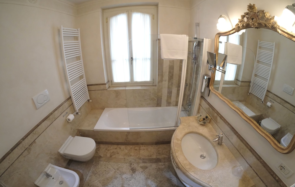 Garda Hotel San Vigilio Golf — Hotel rooms in Pozzolengo, Lombardy