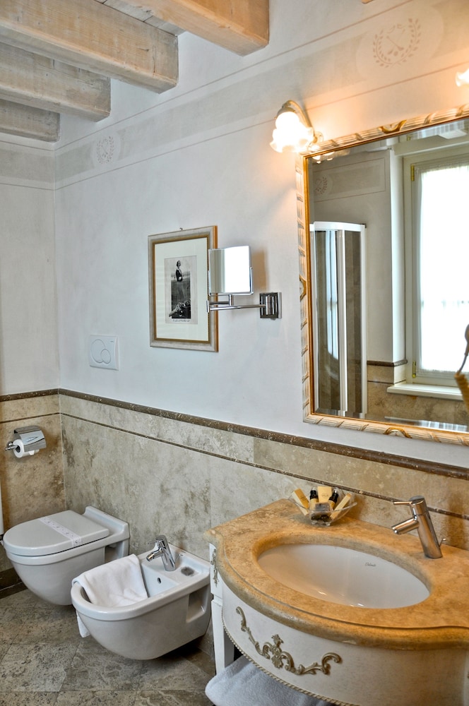 Garda Hotel San Vigilio Golf — Hotel rooms in Pozzolengo, Lombardy