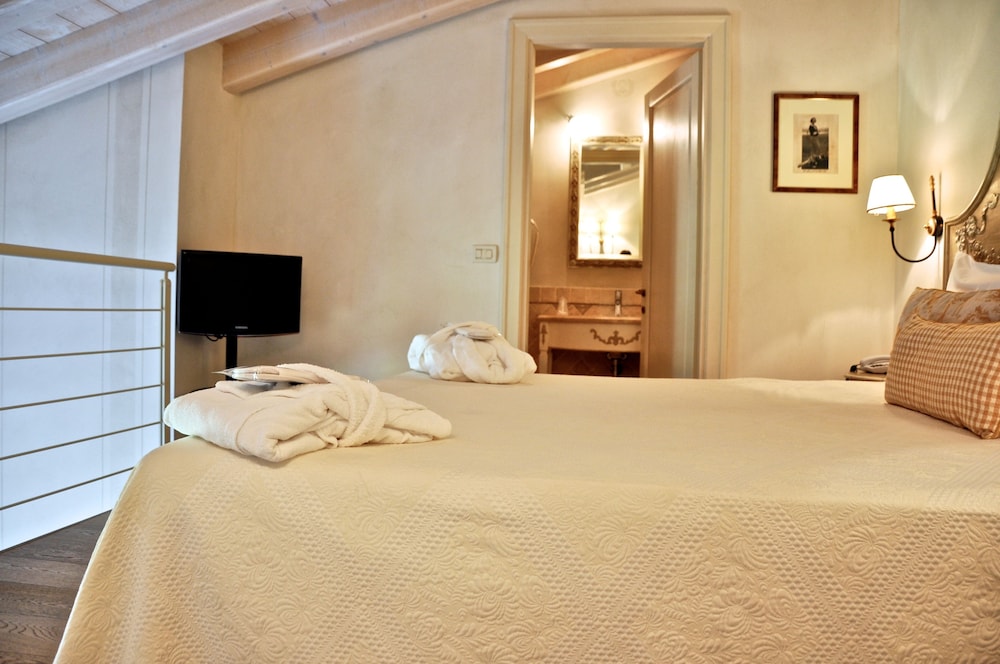 Garda Hotel San Vigilio Golf — Hotel rooms in Pozzolengo, Lombardy