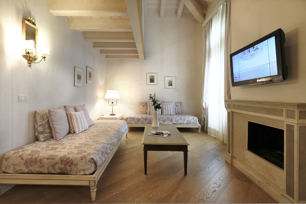 Garda Hotel San Vigilio Golf — Hotel rooms in Pozzolengo, Lombardy