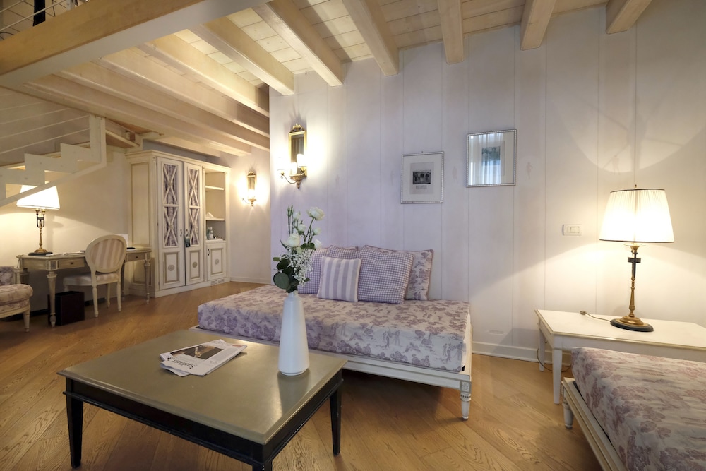 Garda Hotel San Vigilio Golf — Hotel rooms in Pozzolengo, Lombardy